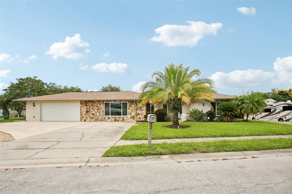 For Sale: $485,000 (4 beds, 2 baths, 2332 Square Feet)