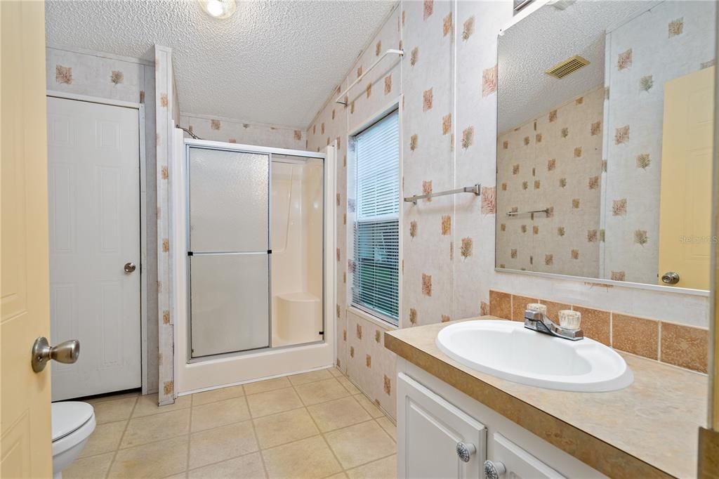 For Sale: $249,900 (4 beds, 2 baths, 1440 Square Feet)