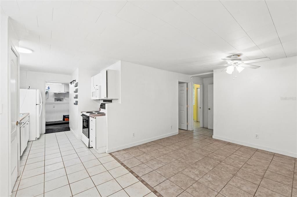 Active With Contract: $185,000 (3 beds, 1 baths, 846 Square Feet)