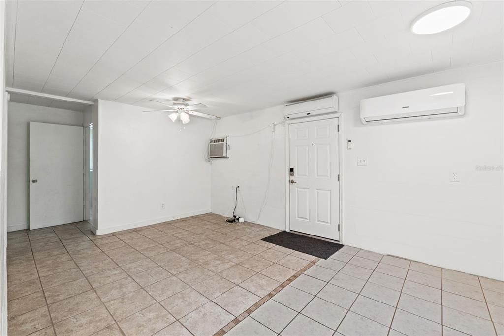 Active With Contract: $185,000 (3 beds, 1 baths, 846 Square Feet)