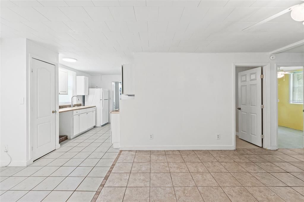 Active With Contract: $185,000 (3 beds, 1 baths, 846 Square Feet)