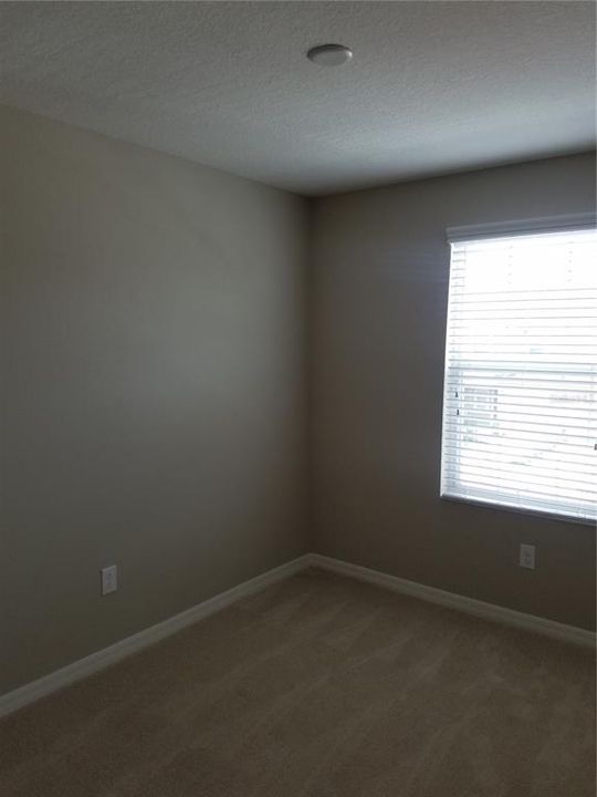 For Rent: $2,100 (3 beds, 2 baths, 1400 Square Feet)