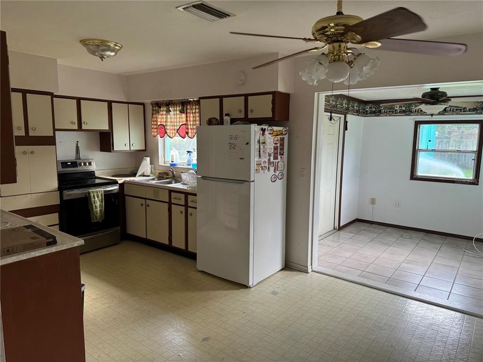 For Sale: $339,000 (3 beds, 2 baths, 1114 Square Feet)
