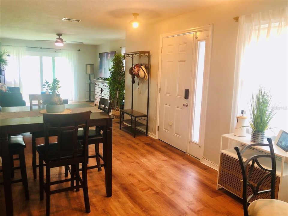 For Sale: $315,000 (2 beds, 2 baths, 1225 Square Feet)