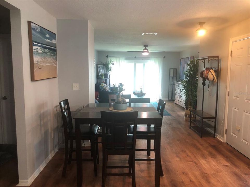 For Sale: $315,000 (2 beds, 2 baths, 1225 Square Feet)