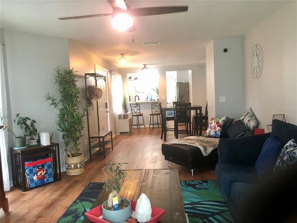 For Sale: $315,000 (2 beds, 2 baths, 1225 Square Feet)