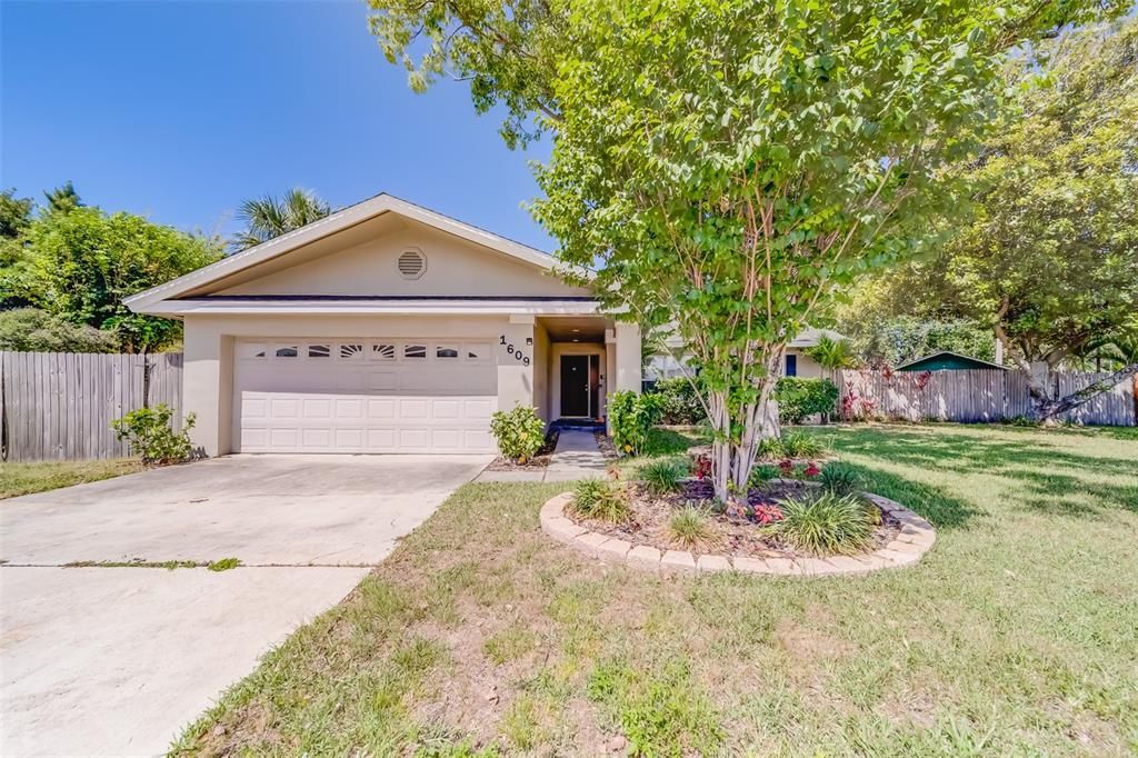 For Sale: $599,000 (3 beds, 2 baths, 1566 Square Feet)