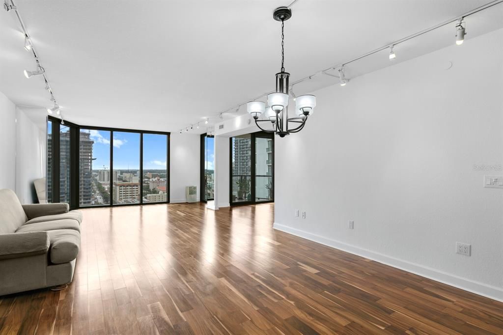 For Sale: $1,100,000 (2 beds, 2 baths, 2158 Square Feet)