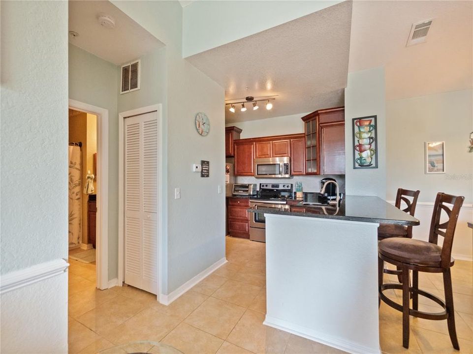 For Sale: $264,900 (2 beds, 2 baths, 1048 Square Feet)