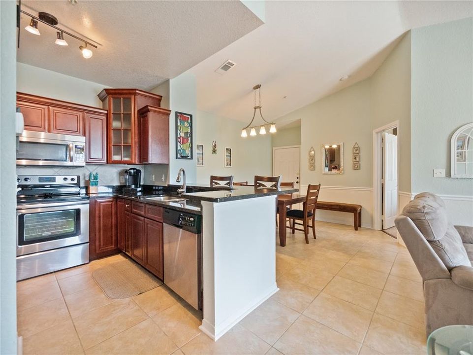 For Sale: $264,900 (2 beds, 2 baths, 1048 Square Feet)