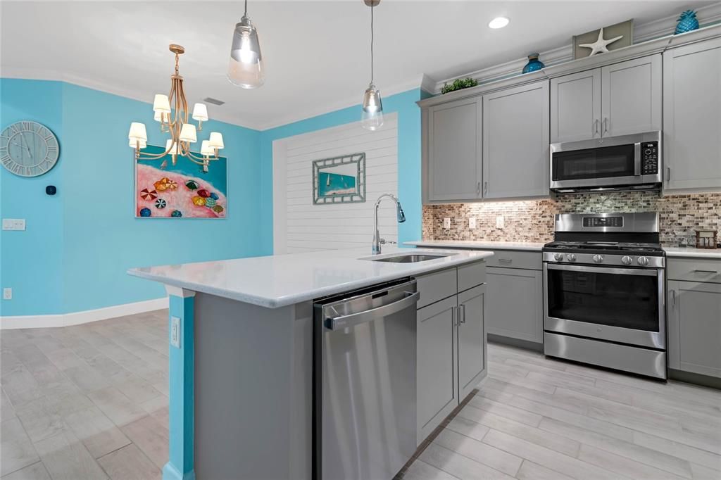 For Sale: $499,900 (2 beds, 2 baths, 1563 Square Feet)