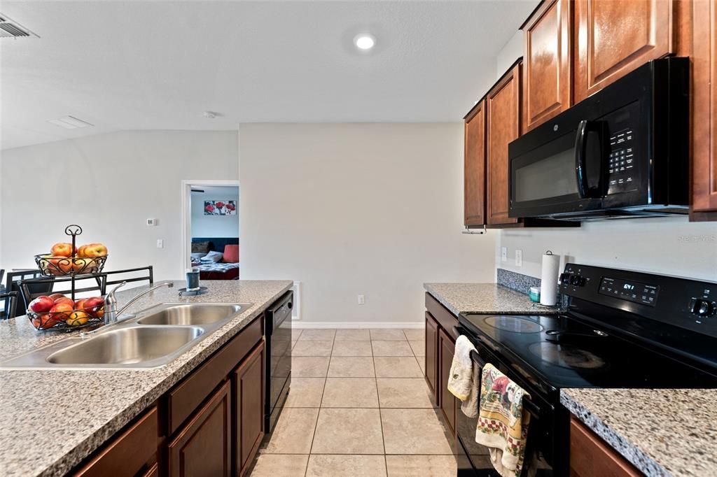 For Sale: $375,000 (3 beds, 2 baths, 1561 Square Feet)