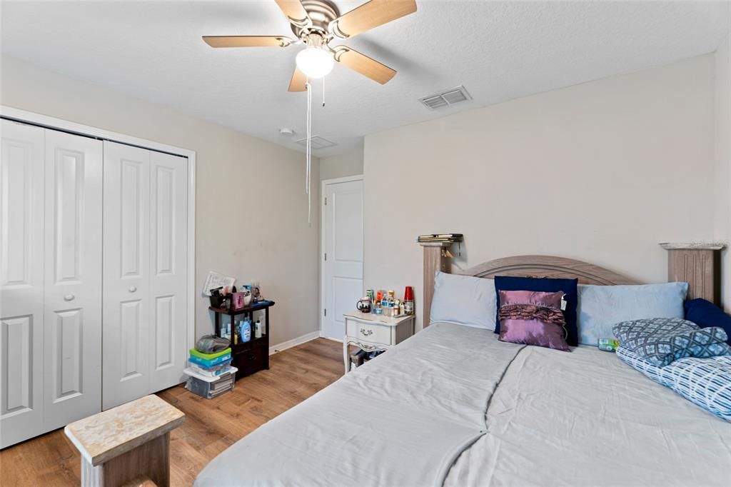 For Sale: $375,000 (3 beds, 2 baths, 1561 Square Feet)