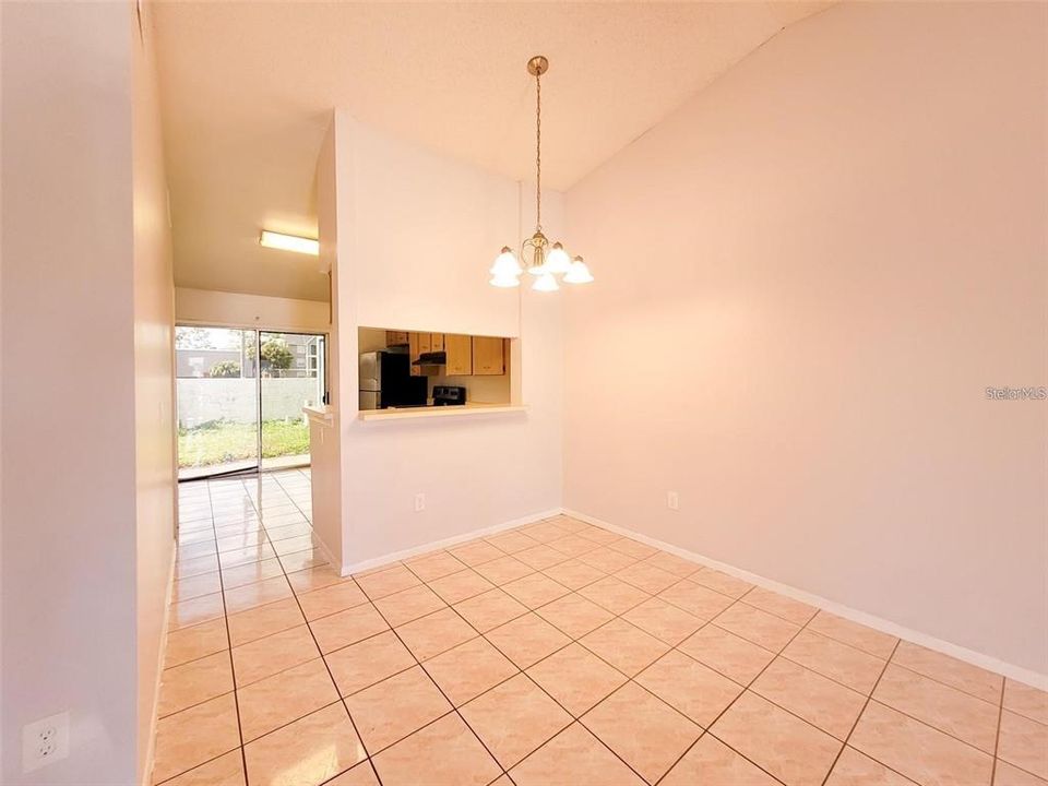 For Sale: $249,000 (2 beds, 2 baths, 864 Square Feet)