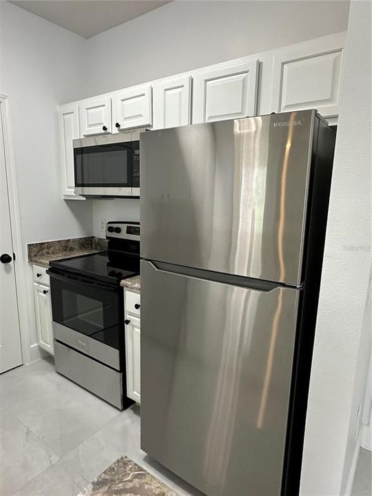 For Rent: $1,425 (1 beds, 1 baths, 693 Square Feet)