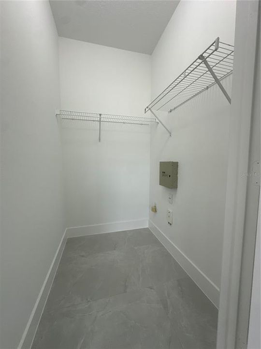 For Rent: $1,425 (1 beds, 1 baths, 693 Square Feet)