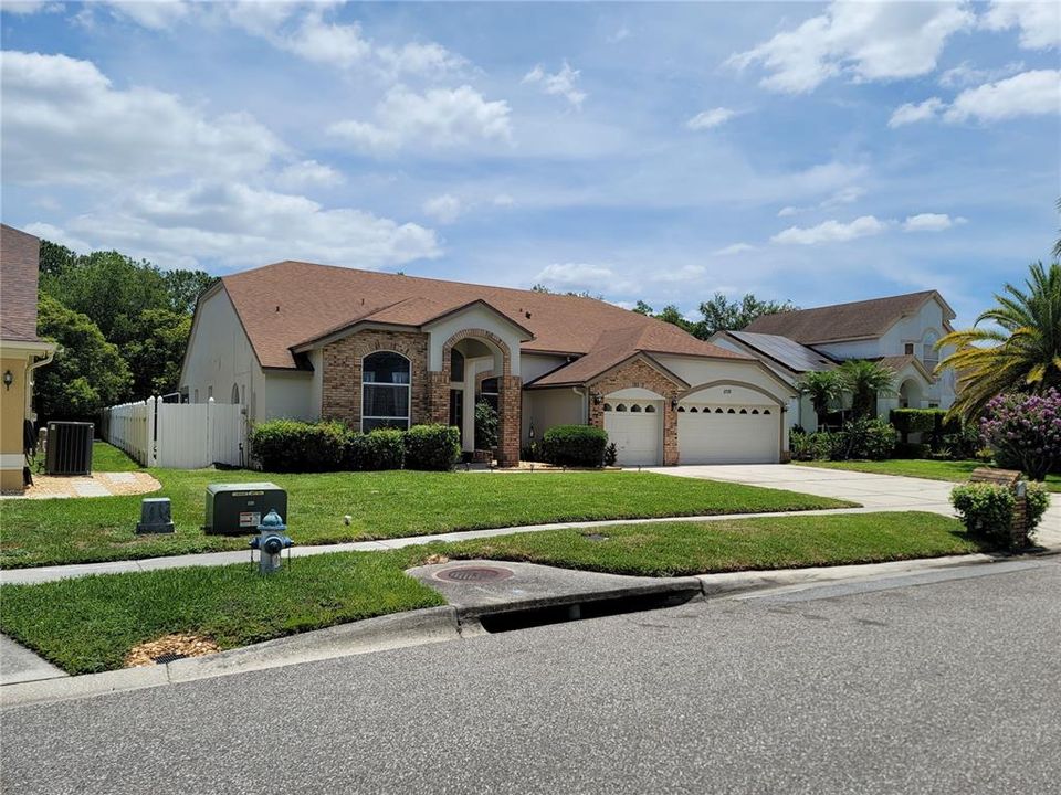 For Sale: $563,000 (4 beds, 2 baths, 2417 Square Feet)