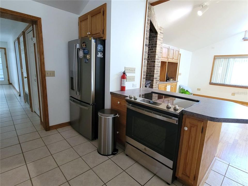 For Rent: $2,900 (3 beds, 2 baths, 2913 Square Feet)