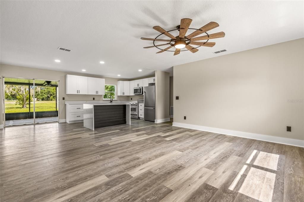 Active With Contract: $514,900 (4 beds, 3 baths, 1652 Square Feet)