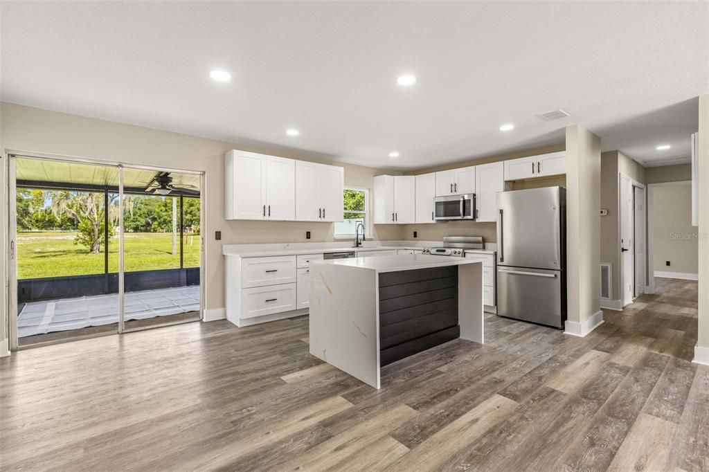 Active With Contract: $514,900 (4 beds, 3 baths, 1652 Square Feet)