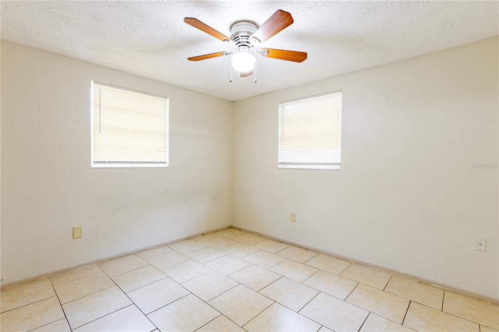 For Sale: $229,000 (3 beds, 1 baths, 960 Square Feet)