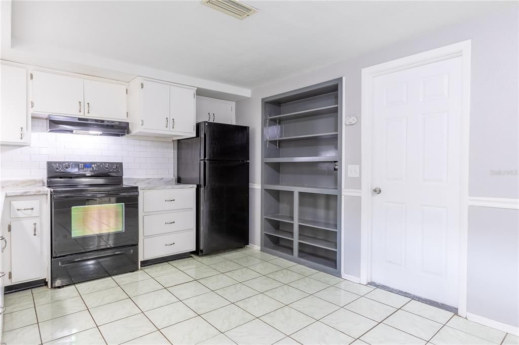 For Sale: $229,000 (2 beds, 2 baths, 1371 Square Feet)