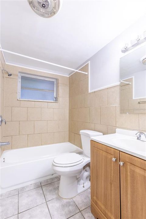 For Sale: $229,000 (2 beds, 2 baths, 1371 Square Feet)