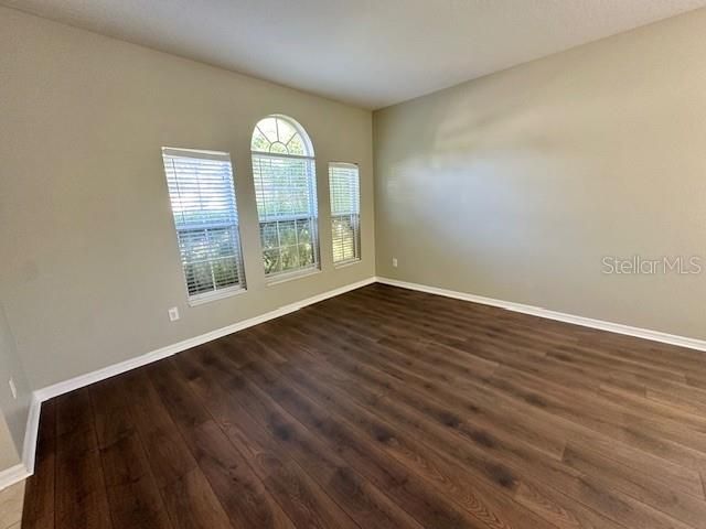 For Rent: $2,595 (4 beds, 2 baths, 1805 Square Feet)