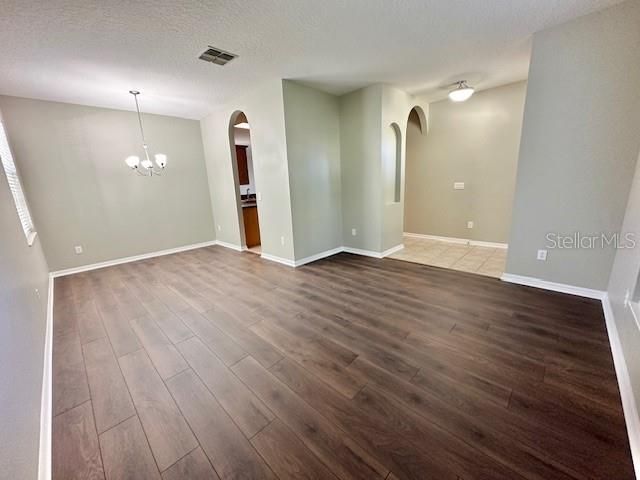 For Rent: $2,595 (4 beds, 2 baths, 1805 Square Feet)