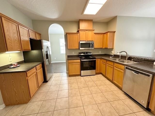 For Rent: $2,595 (4 beds, 2 baths, 1805 Square Feet)