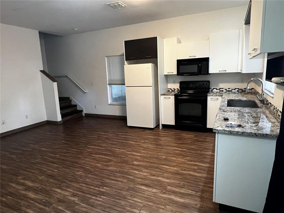 For Rent: $2,300 (2 beds, 2 baths, 1350 Square Feet)