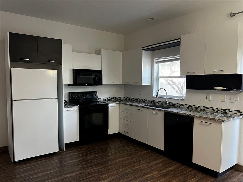 For Rent: $2,300 (2 beds, 2 baths, 1350 Square Feet)