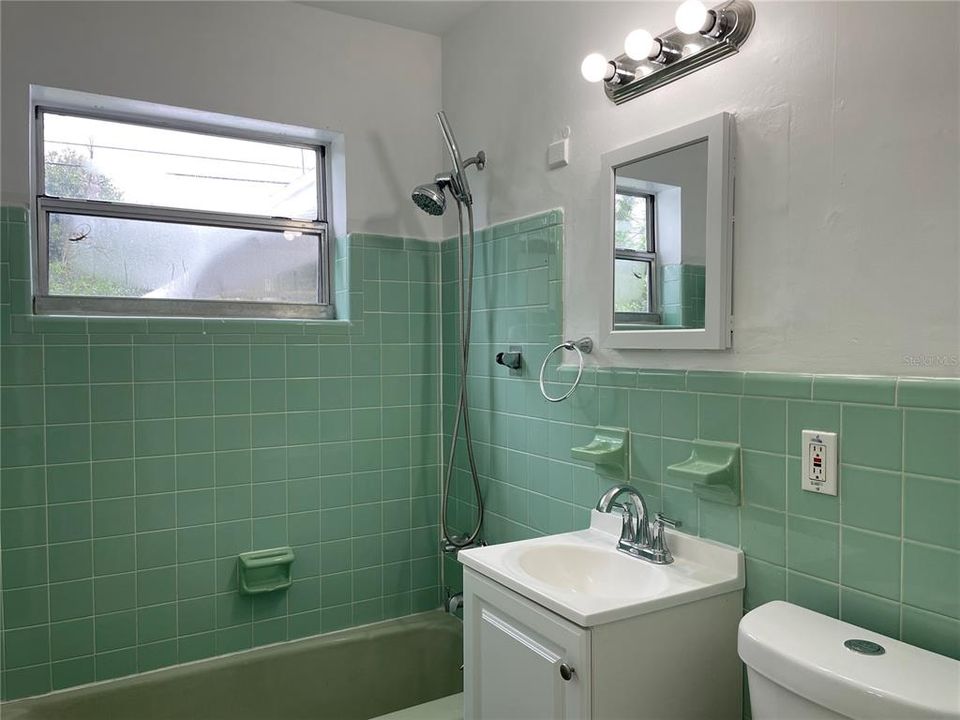 For Sale: $225,000 (3 beds, 1 baths, 786 Square Feet)