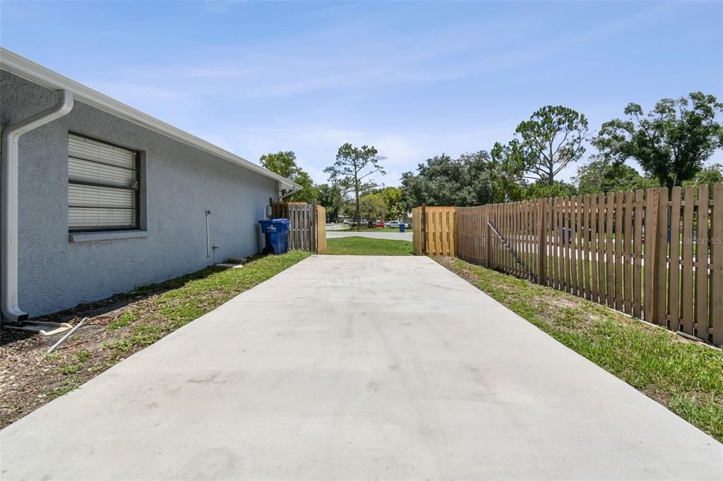 Active With Contract: $475,000 (3 beds, 2 baths, 1972 Square Feet)