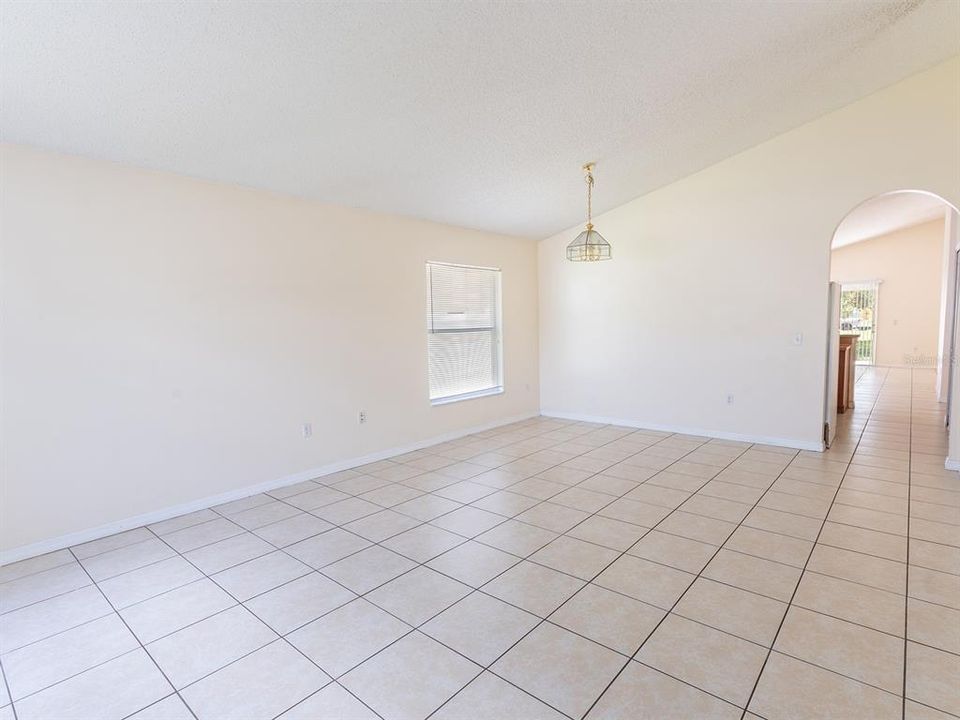 For Sale: $325,000 (4 beds, 2 baths, 1933 Square Feet)