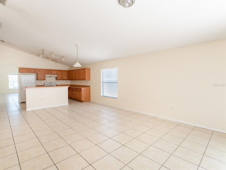 For Sale: $325,000 (4 beds, 2 baths, 1933 Square Feet)