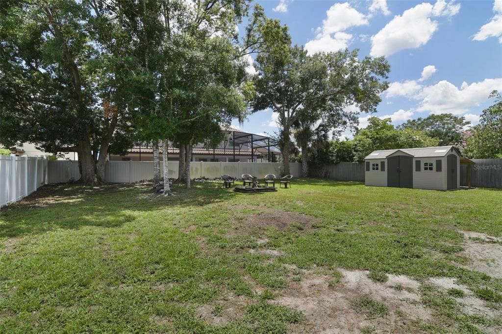 HUGE PRIVATE FENCED YARD