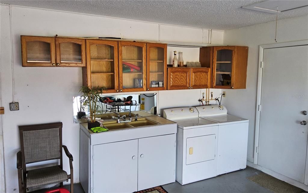 For Sale: $259,900 (2 beds, 2 baths, 1050 Square Feet)