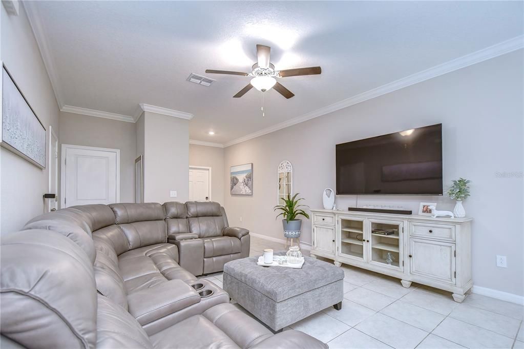 For Sale: $303,900 (2 beds, 2 baths, 1559 Square Feet)