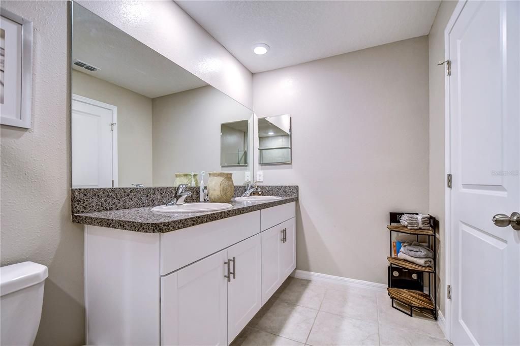 For Sale: $303,900 (2 beds, 2 baths, 1559 Square Feet)