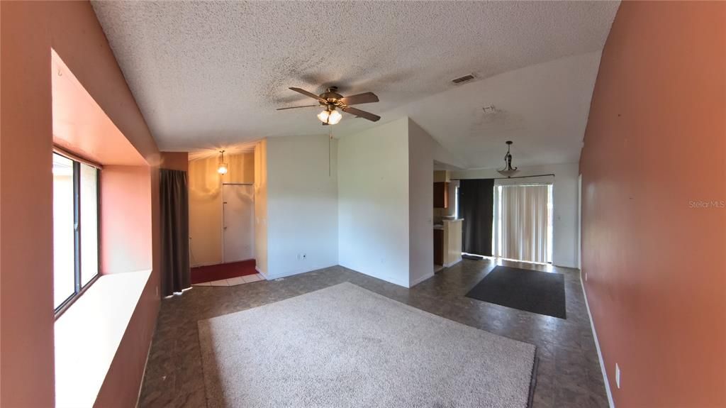 For Sale: $279,900 (3 beds, 2 baths, 1563 Square Feet)