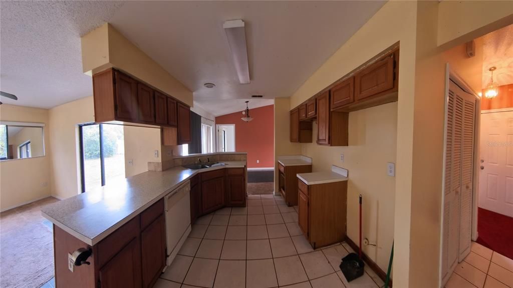 For Sale: $279,900 (3 beds, 2 baths, 1563 Square Feet)