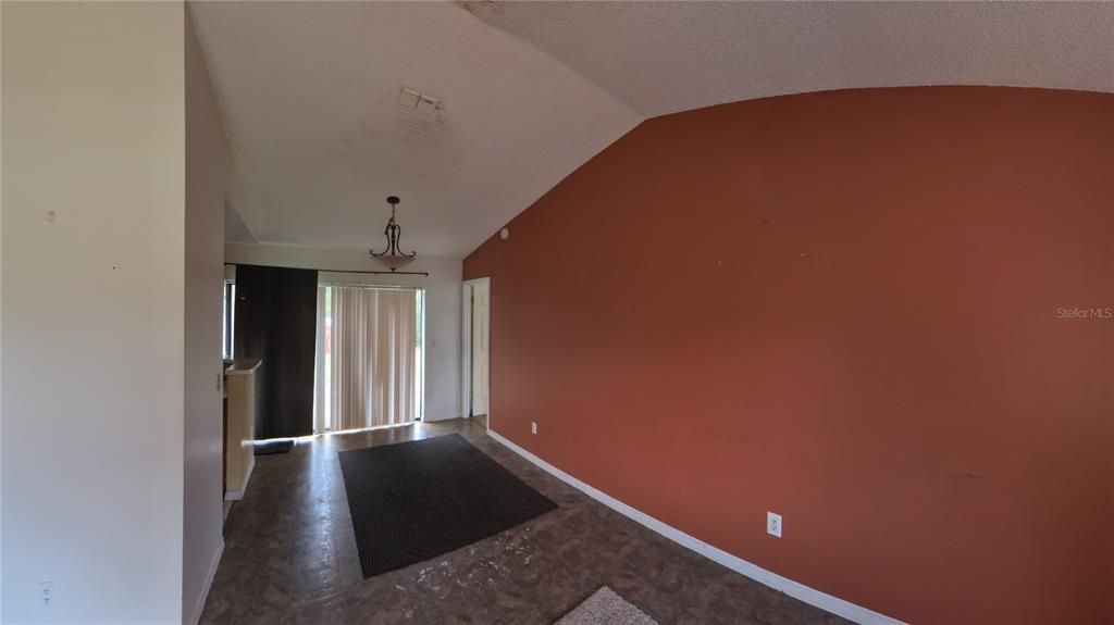 For Sale: $279,900 (3 beds, 2 baths, 1563 Square Feet)