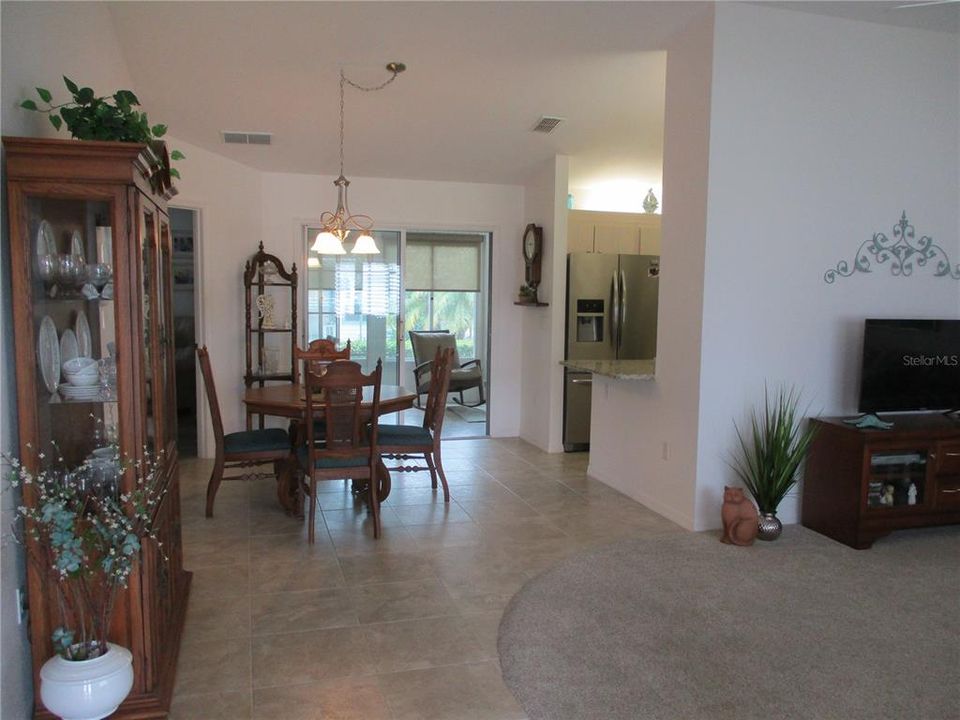 For Sale: $240,000 (2 beds, 2 baths, 1122 Square Feet)