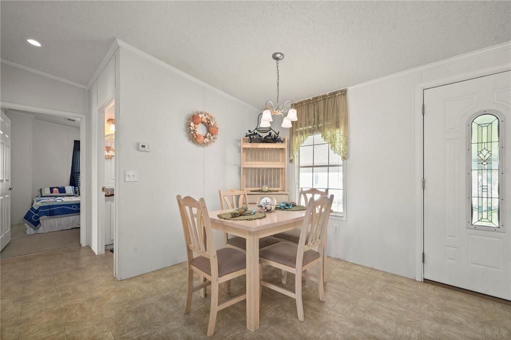 For Sale: $369,000 (2 beds, 2 baths, 1104 Square Feet)