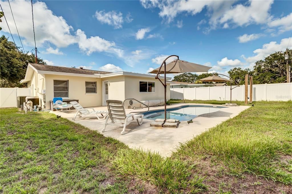 For Sale: $369,900 (3 beds, 1 baths, 1073 Square Feet)