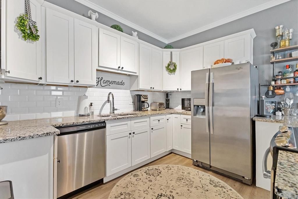 For Sale: $350,000 (3 beds, 1 baths, 987 Square Feet)