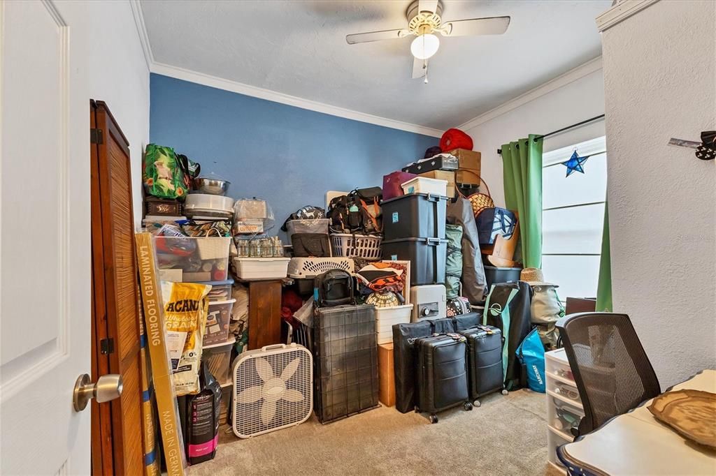 For Sale: $350,000 (3 beds, 1 baths, 987 Square Feet)