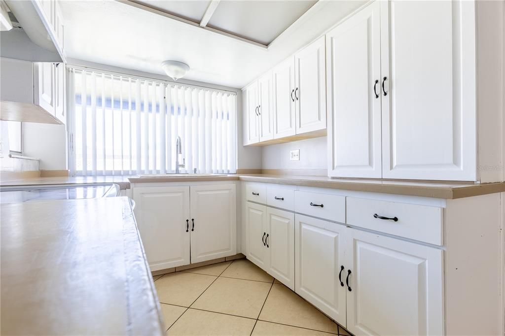 For Sale: $209,000 (2 beds, 2 baths, 1066 Square Feet)