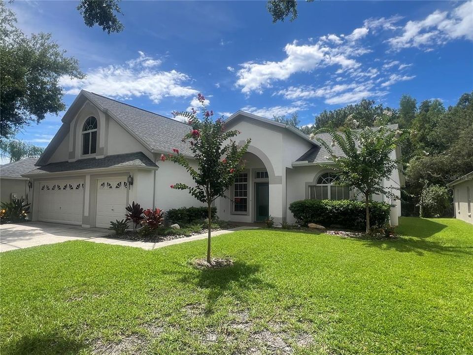 Beautiful curb appeal!